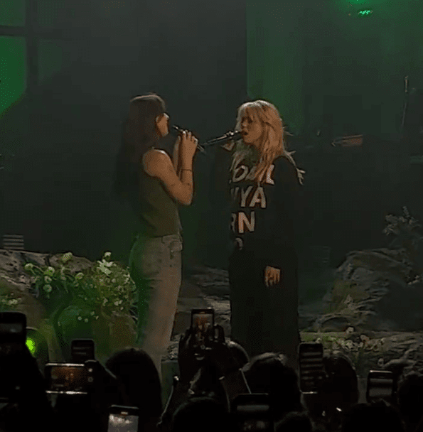 Reneé Rapp and Lizzy McAlpine Celebrate Wicked's 20th Anniversary with a Stunning Duet in New York Reneé Rapp and Lizzy McAlpine Celebrate Wicked's 20th Anniversary with a Stunning Duet in New York