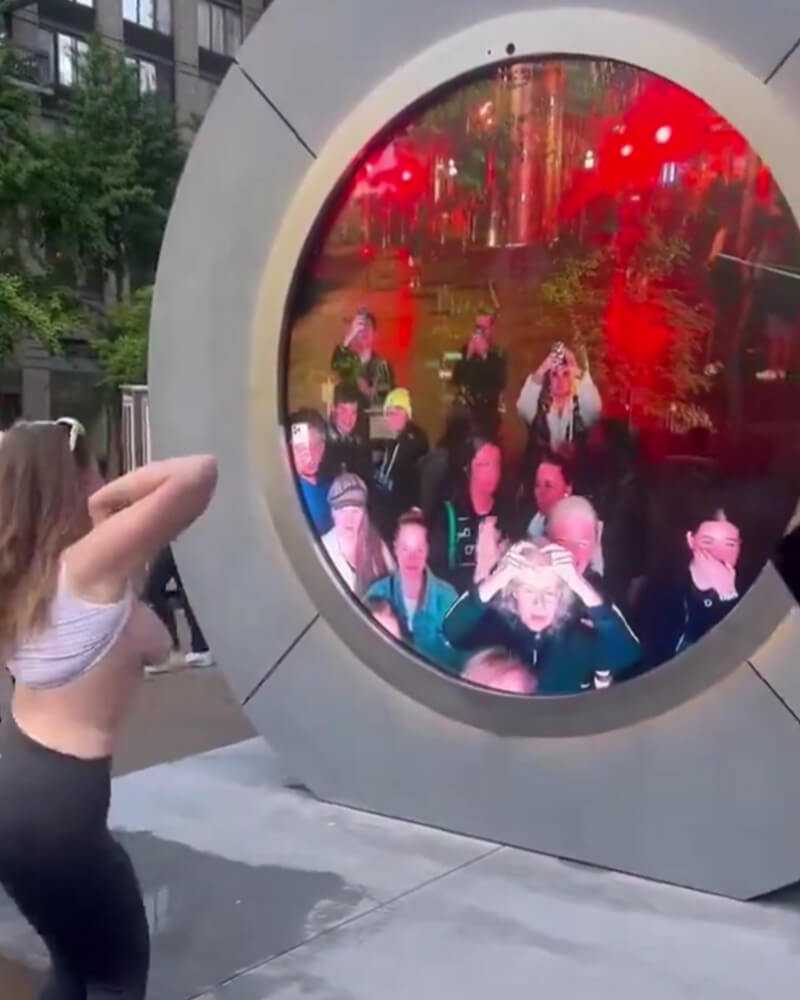 OnlyFans Model Flashes NYC-Dublin Portal in Crass Stunt OnlyFans Model Flashes NYC-Dublin Portal